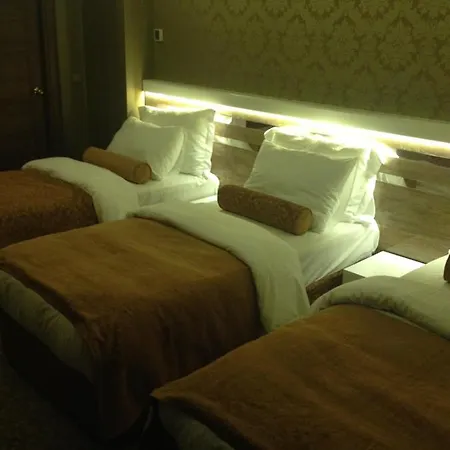 Golden Rain Old Hotel 4*