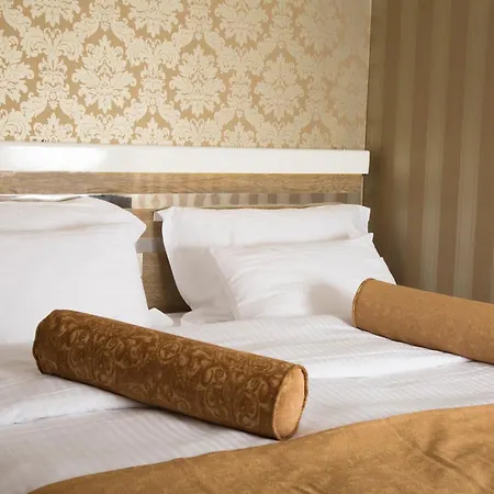 Golden Rain Old Hotel 4*