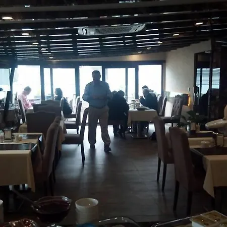 Otel Golden Rain Old 4*