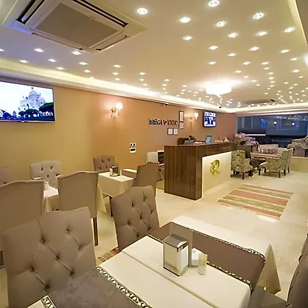 Golden Rain Old Hotel 4*