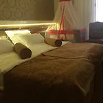 Golden Rain Old Hotel 4*