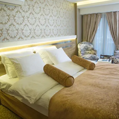 Golden Rain Old Hotel 4*